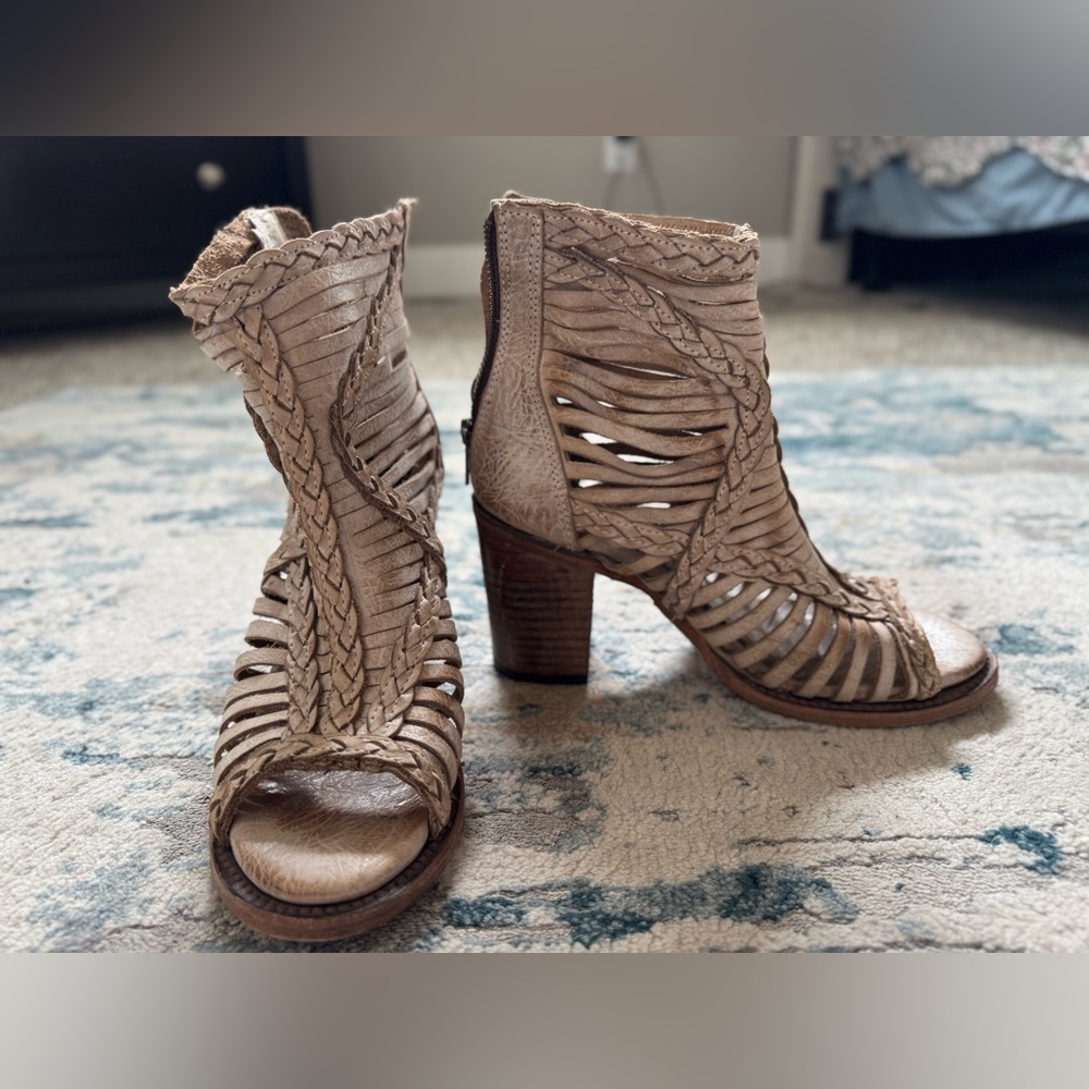 Stylish pink Freebird Women's Heeled Sandals